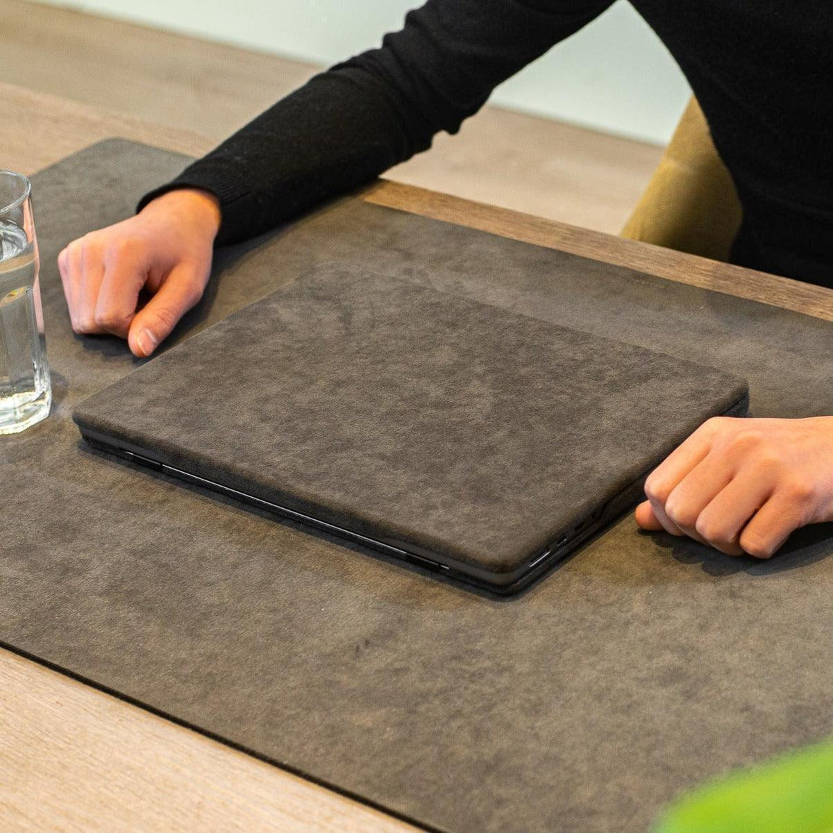 Alcantara MacBook Air Cover - For 15 inch (2023 M2 - 2025 M4) - Space Grey - Alcanside