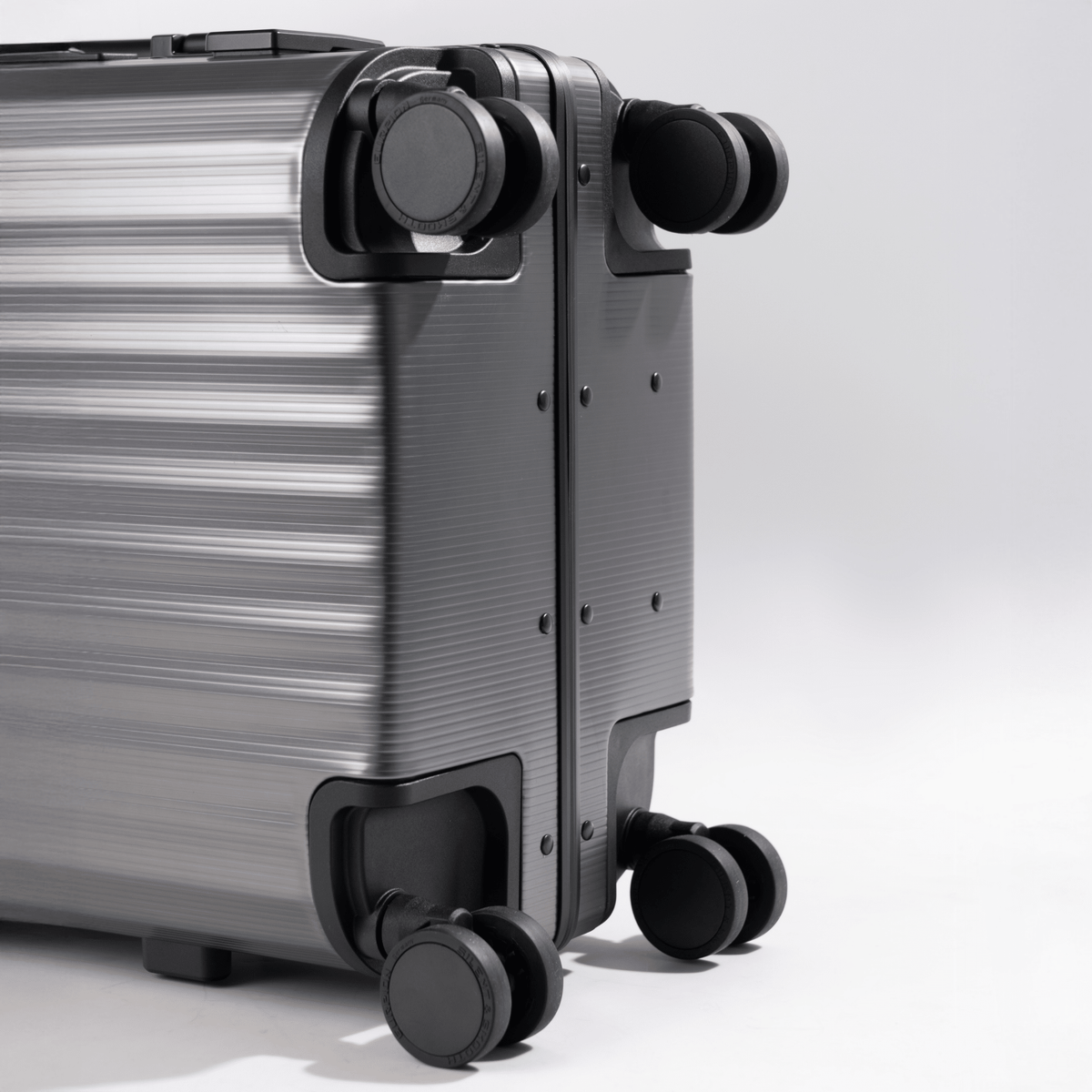 Alcantara Cabin Luggage - Space Grey - Alcanside